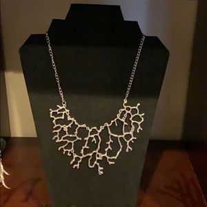 Stunning silver colored collar necklace